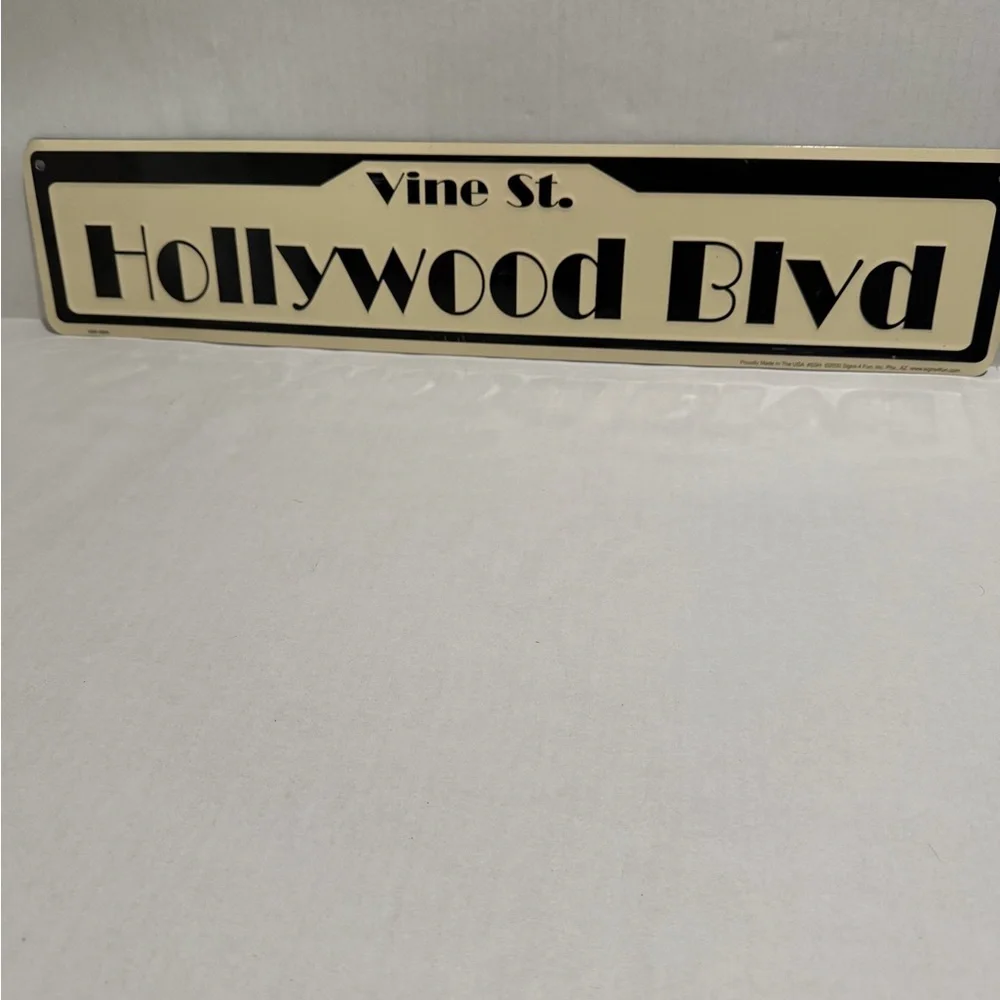 Hollywood Blvd,‎ Vine St, 24